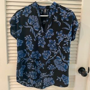 Allison Joy (EverEve) light floral top, size medium